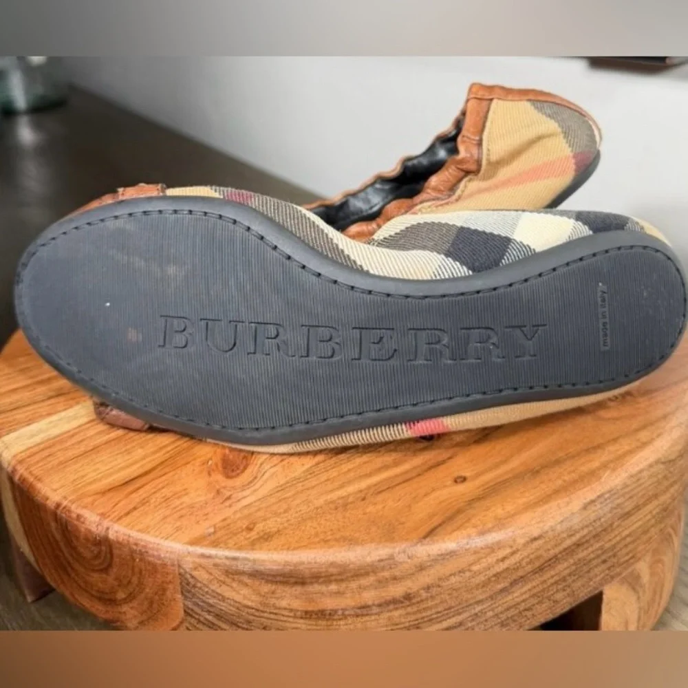 Burberry Ballet Flats House Check size 37 (6.5) Brown Tan with Gold Accents - Picture 9 of 12